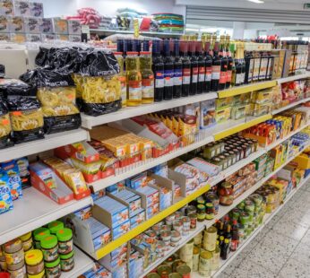 Sortiment italienische Pasta und Olivenöl